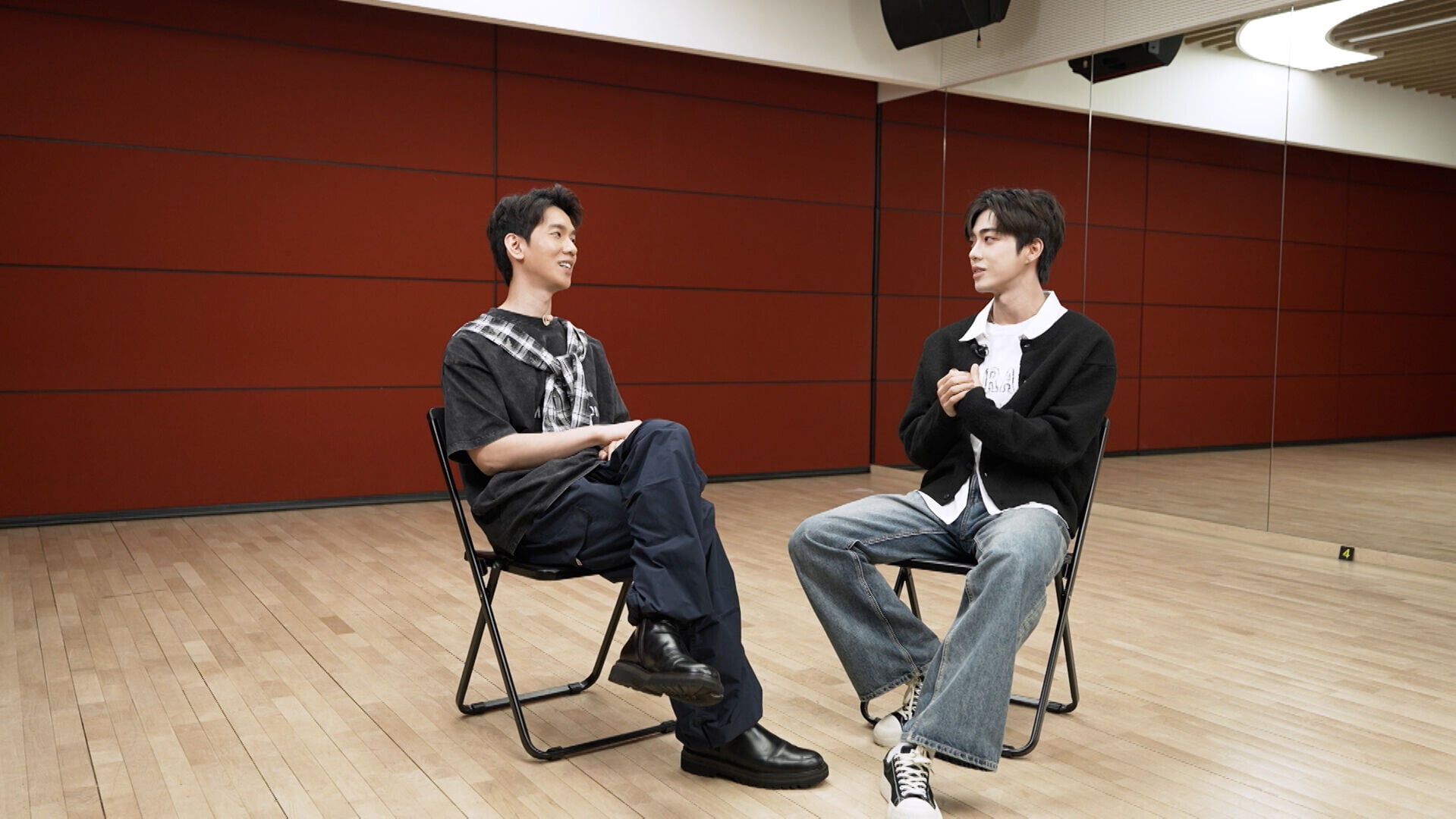 Rowan 已認為比前輩當年的訓練輕鬆,Phil 更揚言期望日後有機會與 Rowan 在音樂上合作。