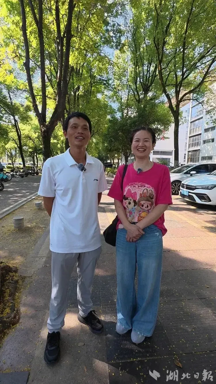 二人家長都對「世界上的另一個我」感到神奇