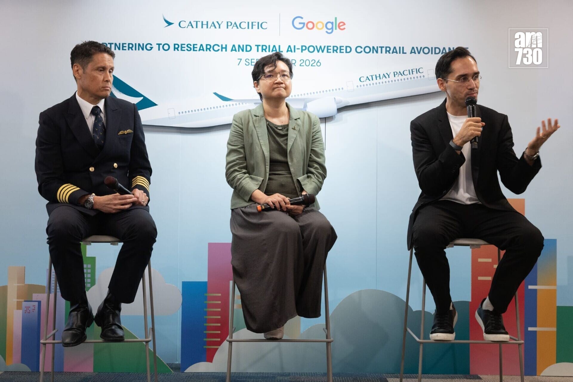 國泰夥Google研發AI預測航跡雲 ,助機師調整飛行高度減氣候影響。(蘇文傑攝)