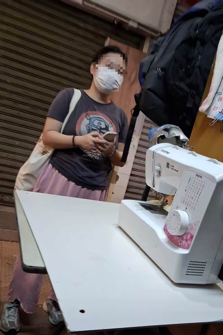 西環發生糾紛案,一名婦人疑不滿補褲效果,取走改衫檔的一部衣車(FB群組西環變幻時)