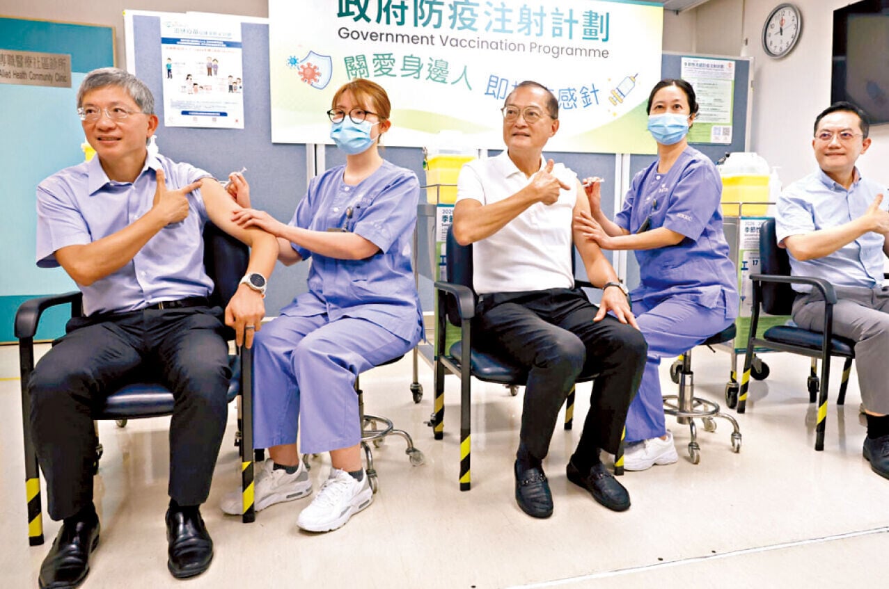 盧寵茂呼籲市民盡快接種疫苗。(林俊源攝)