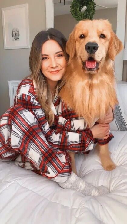 Tucker Budzyn與主人Courtney Budzyn。(IG)