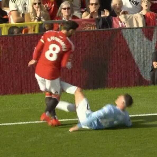 英超|菲爾科頓(Phil Foden)23分鐘領紅,令曼城大部份時間少踢一人