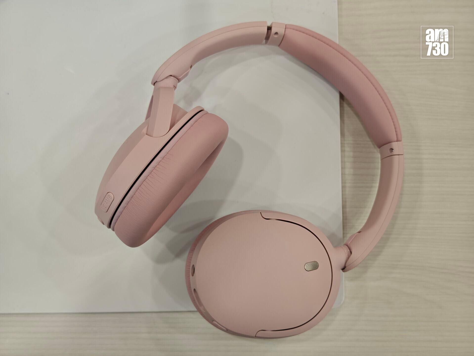 Sony WH-CH730N頭戴式耳機機身僅重207g。
