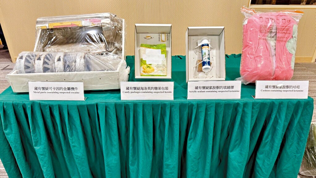 毒販利用不同包裝掩飾毒品。