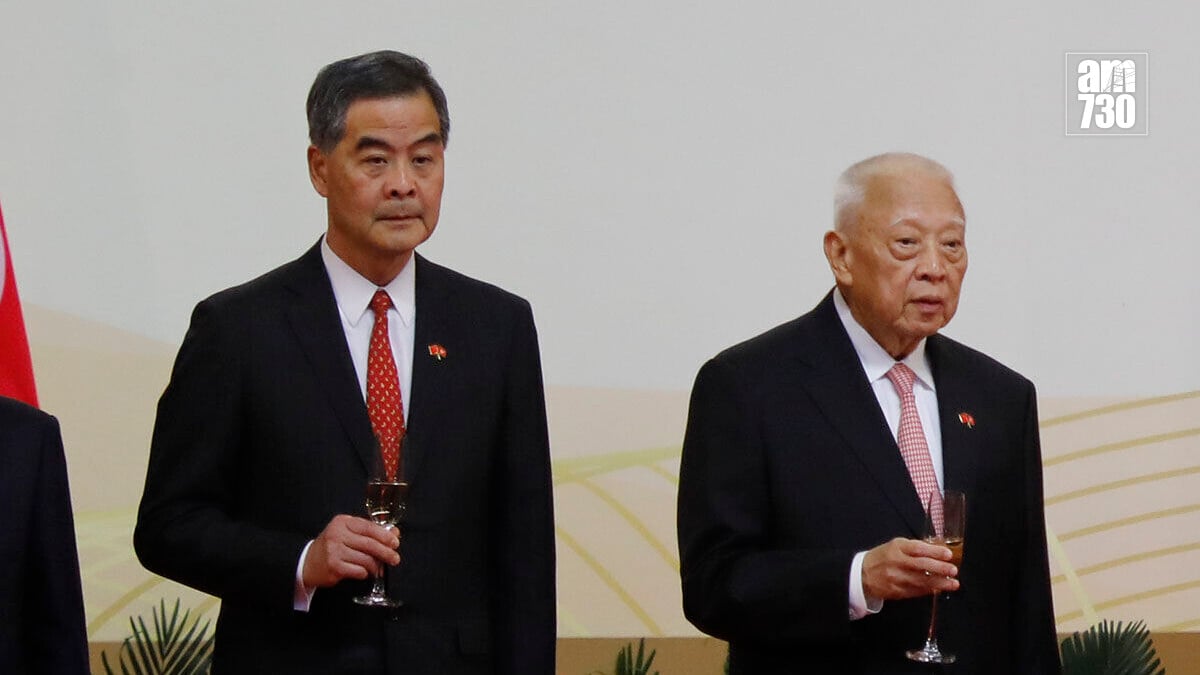 梁振英(左)2019年與董建華(右)出席特區成立慶祝酒會。(資料圖片／林俊源攝)