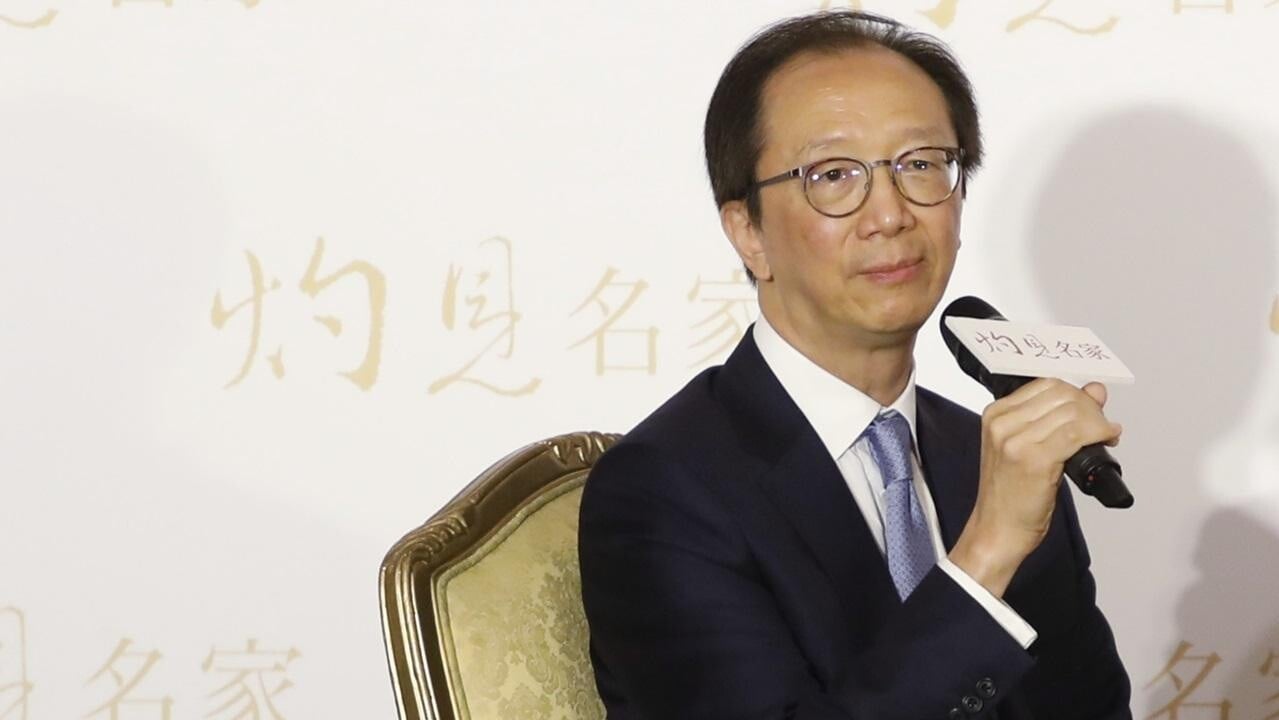 梁錦松發表示悲傷難語,又形容董建華不只是上司,更是恩師。(資料圖片)