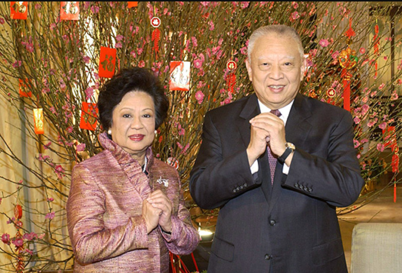 董建華與妻子趙洪娉(資料圖片)
