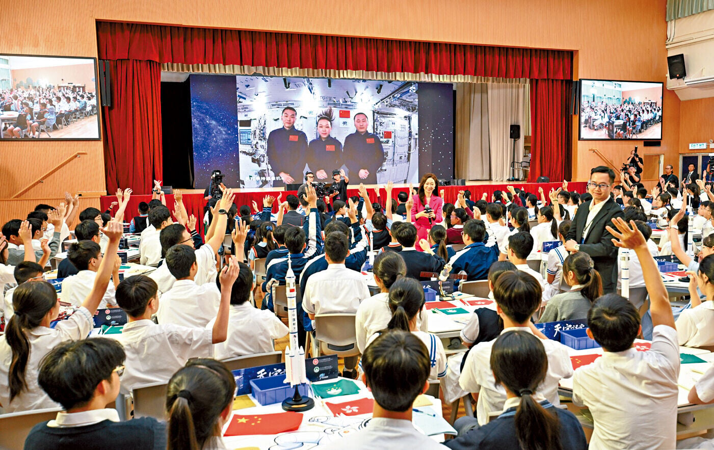 逾200名來自港澳中小學師生、專上學生等齊集學校禮堂觀課。