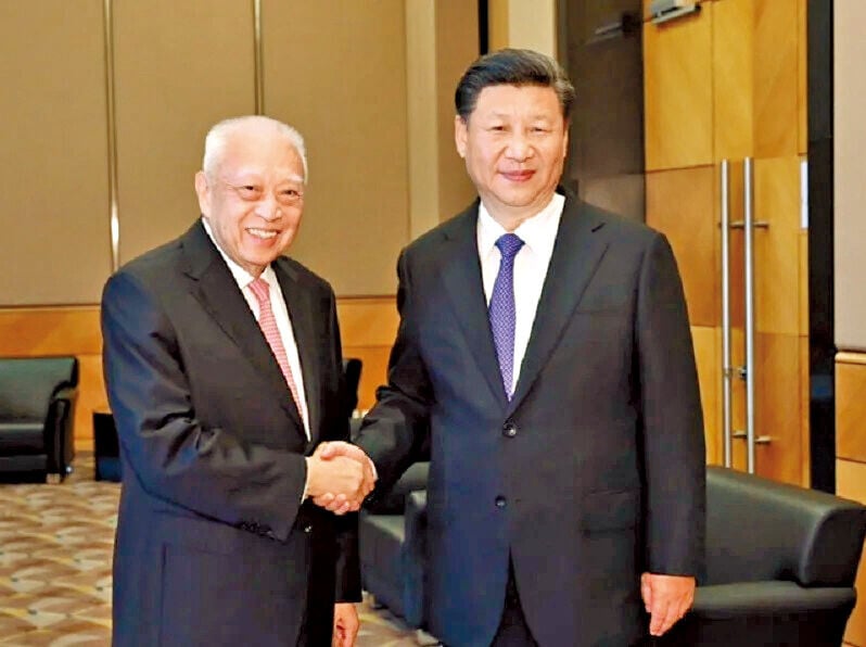 國家主席習近平曾會見董建華並表揚其奉獻。