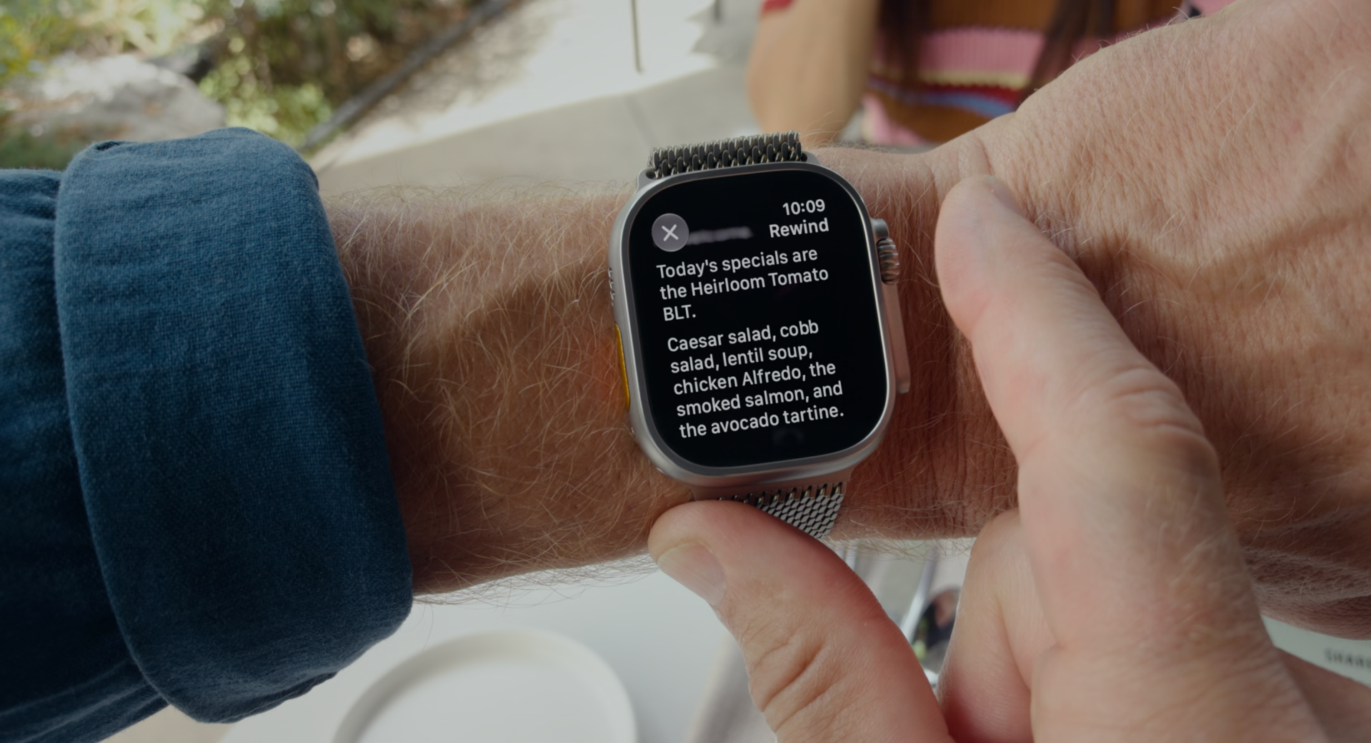 Apple Watch Series 12的對話倒帶(Live Rewind)功能可自動錄取對話摘要。
