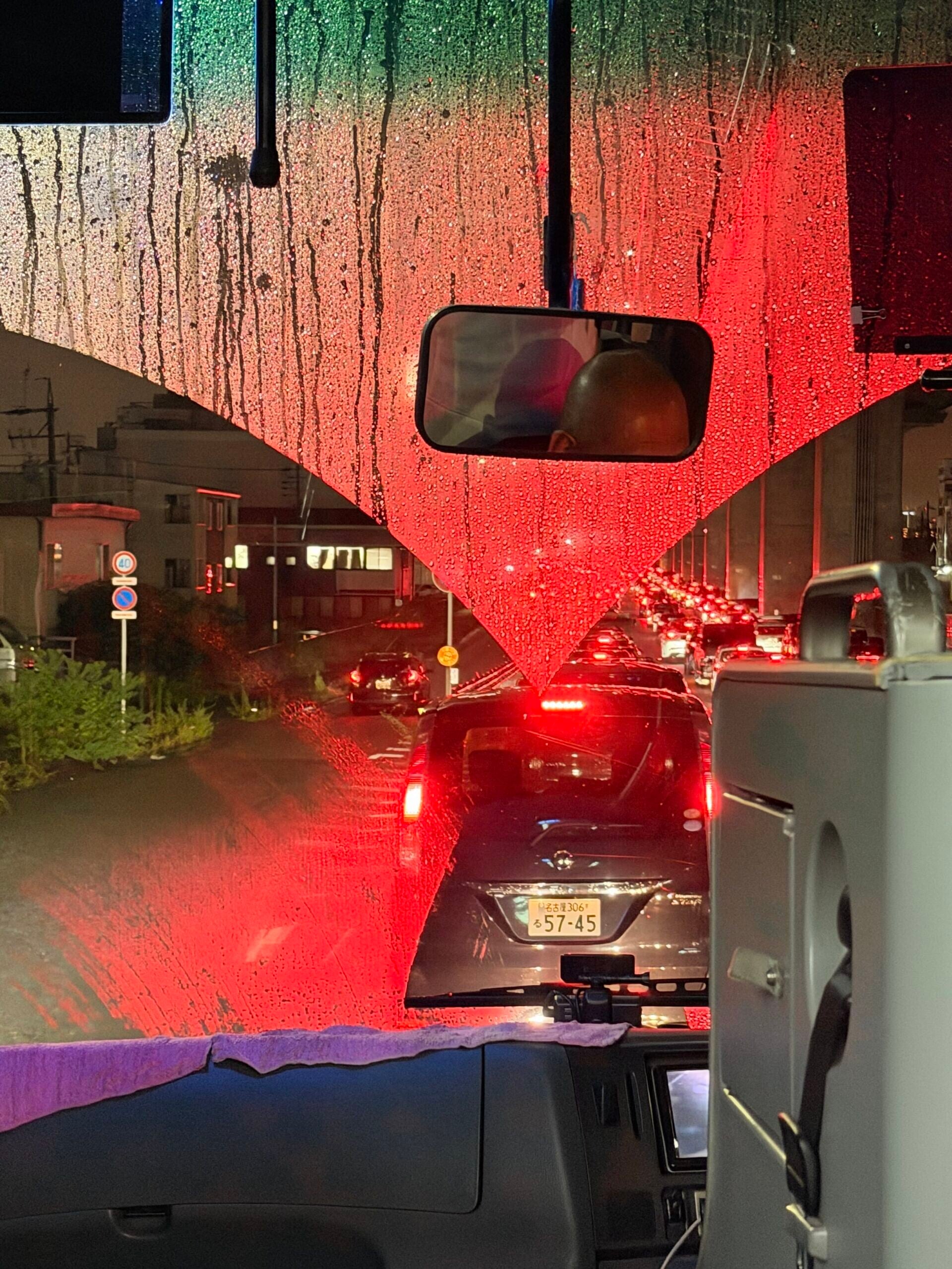 名古屋日前暴雨,無阻上班族返工的決心(Threads圖片)