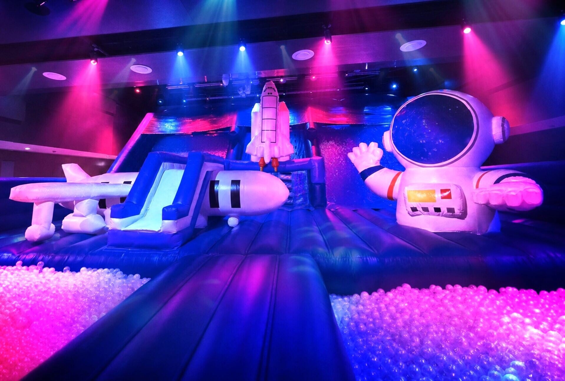 1. 星際樂園 宇宙彈跳城堡 (1)