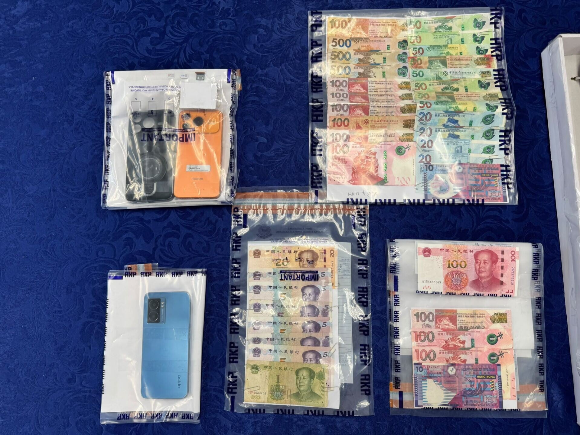 10工廈倉庫遇爆竊失28萬財物,警拘兩雙程證男檢鐵筆電筒等工具。