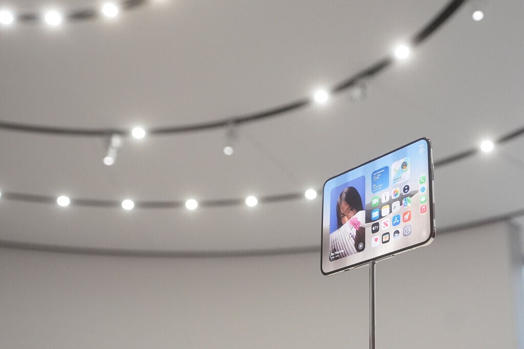 iPhone Duo為今年Apple發布會最受關注的手機(AP)