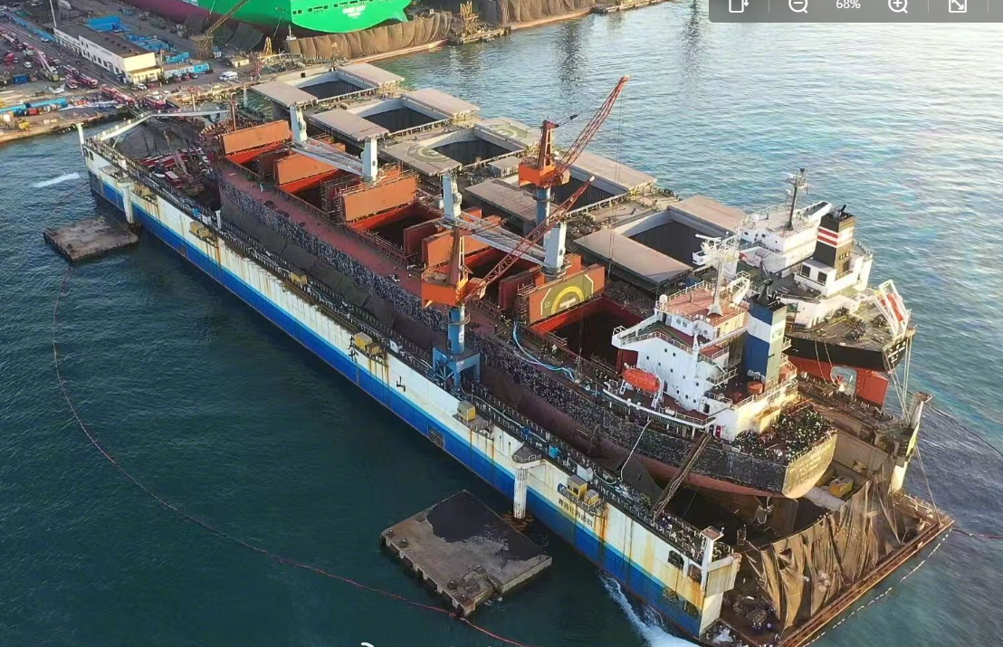 山東青島市北海造船有限公司一艘外籍貨輪靠港維修期間起火,造成重大人員傷亡。(CCTV)