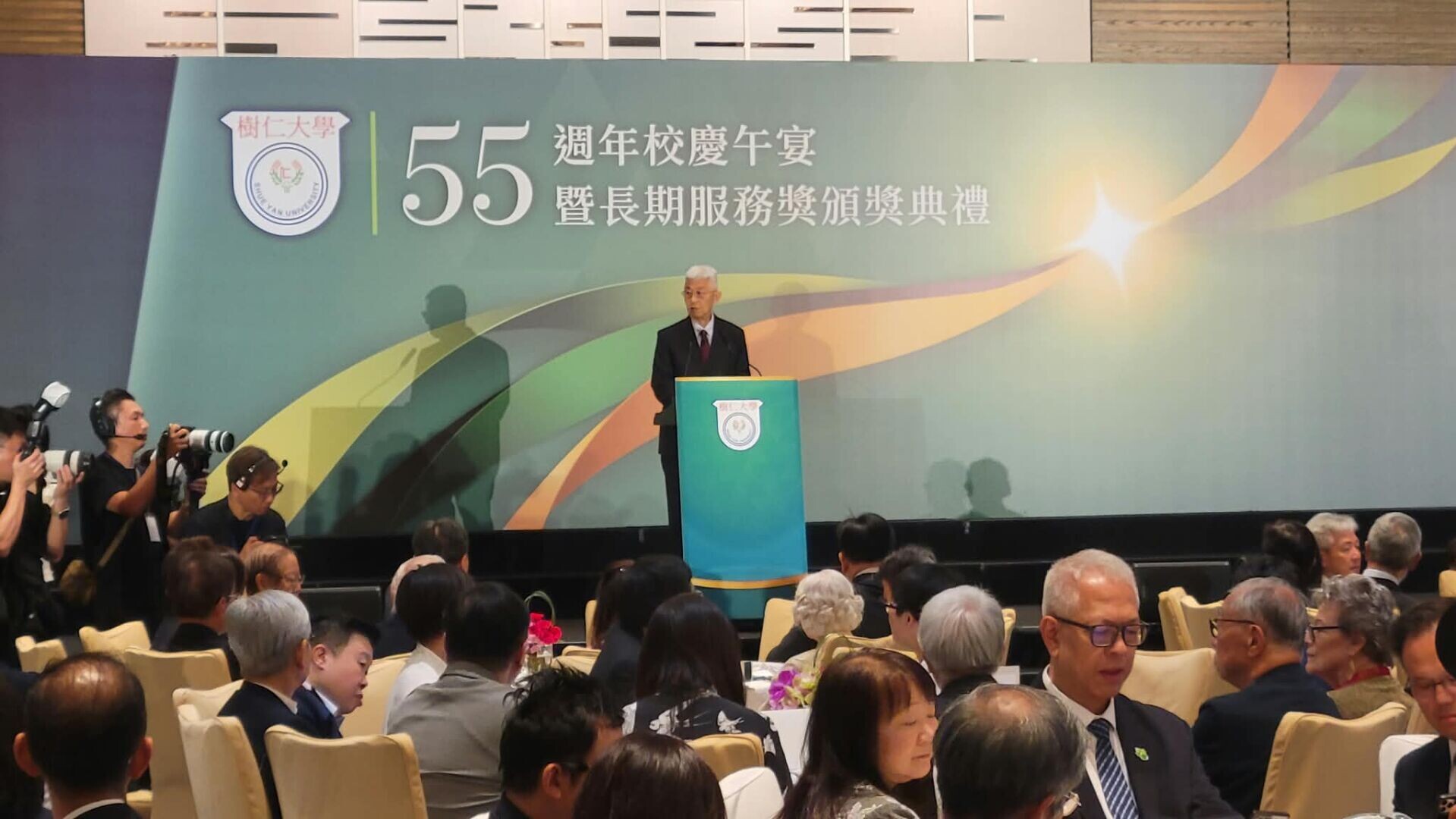 香港樹仁大學校長胡懷中博士