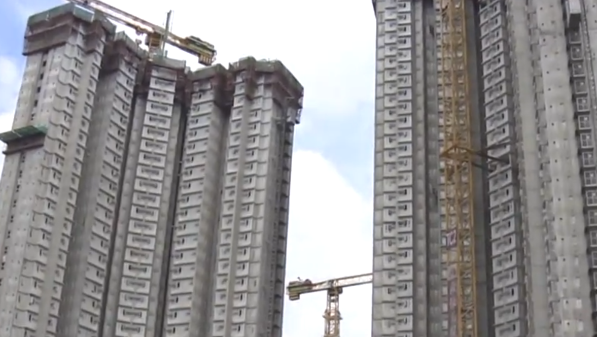 東涌第42區公營房屋項目，其中三座興建中的公屋有混凝土方塊強度測試懷疑不符合要求(Now新聞台畫面)