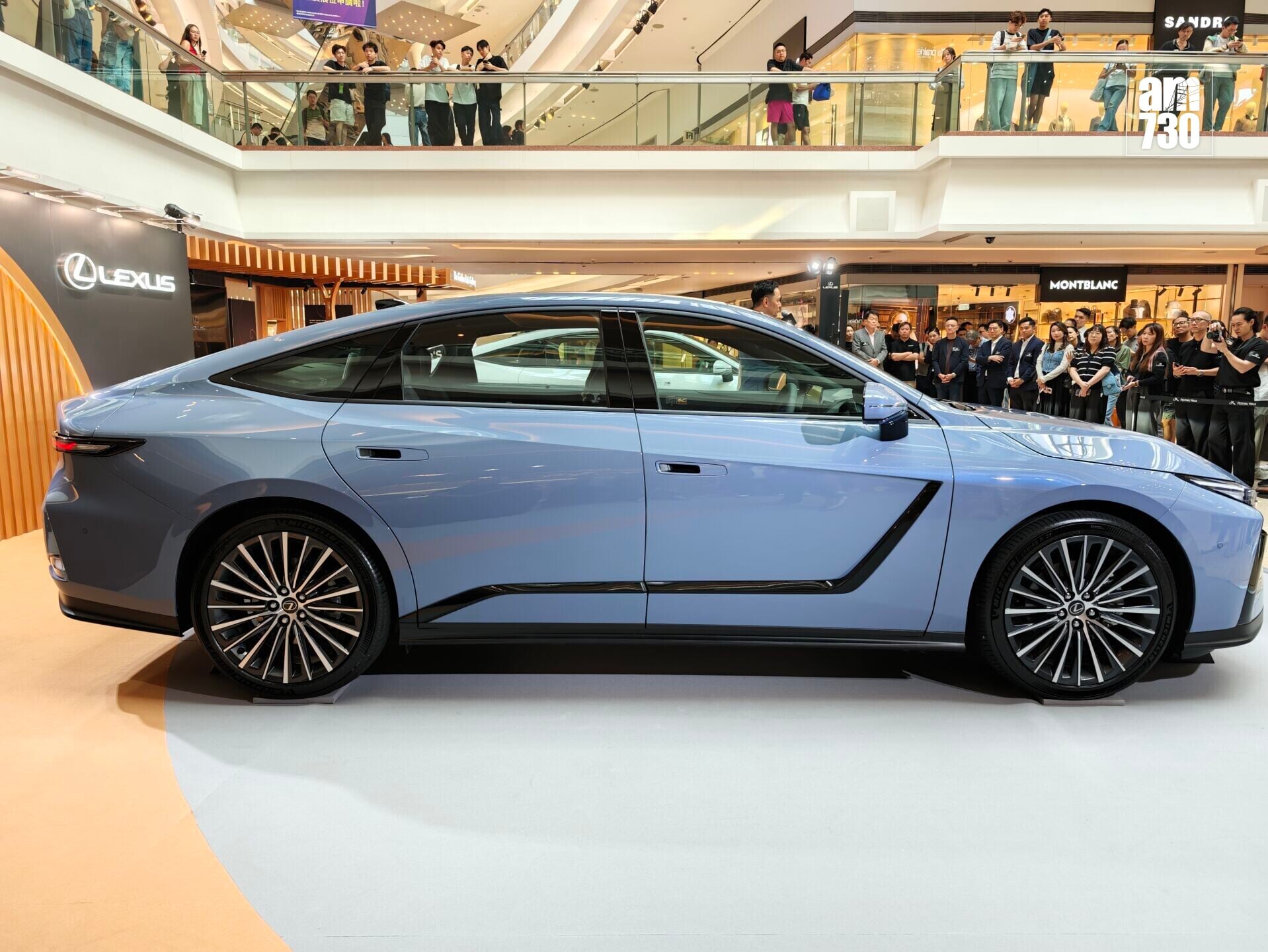 電動車|Lexus ES350e長達5米。