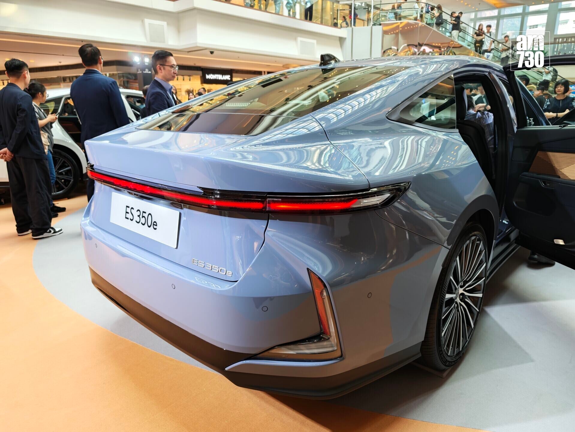 電動車|Lexus ES350e車尾線條充滿運動感。