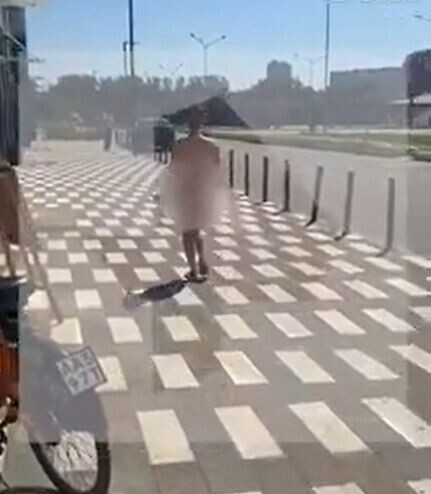 俄羅斯網紅直播全裸遊街