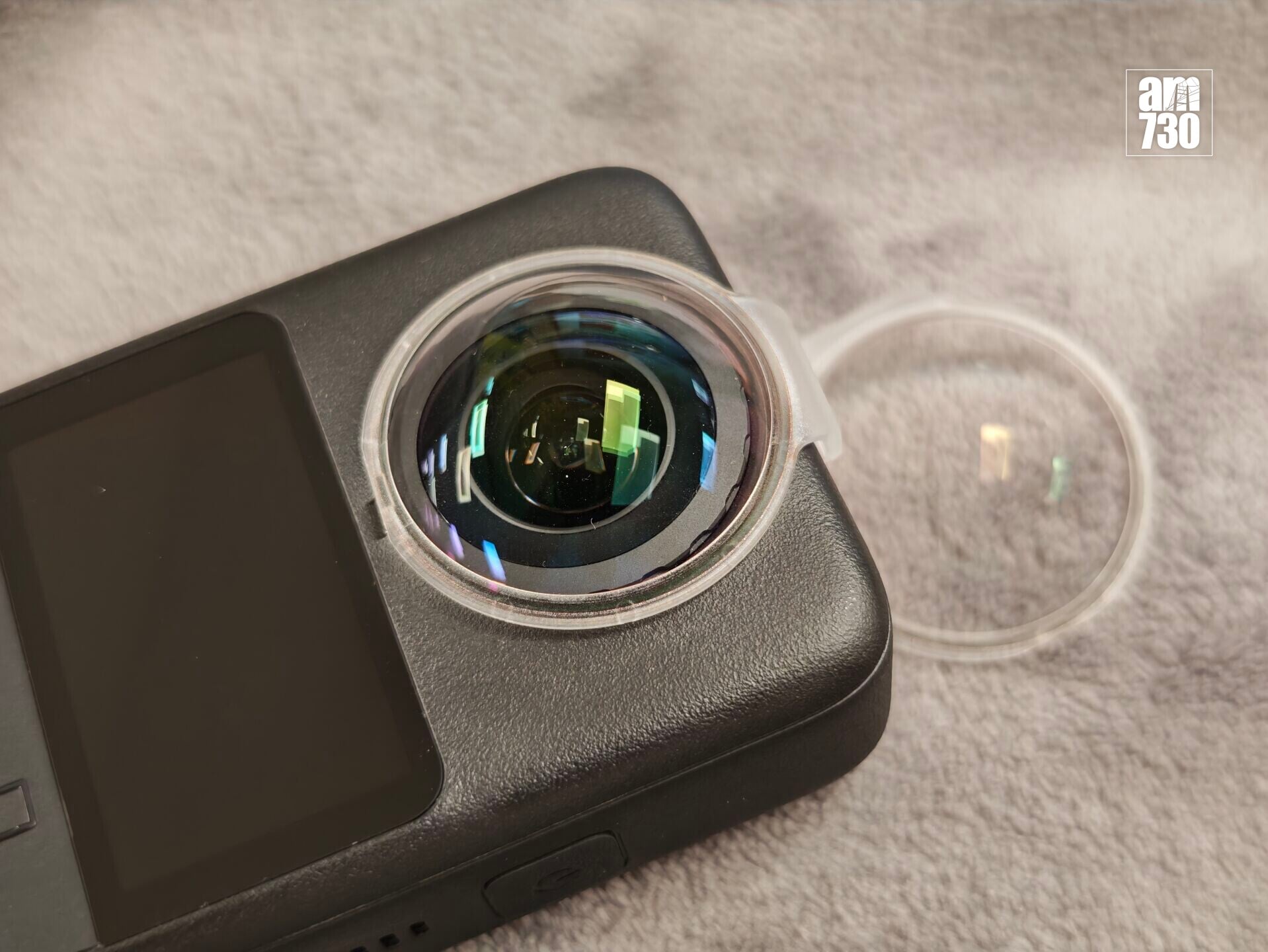 DJI Osmo 360 II可使用透明鏡頭保護殼加強保護。