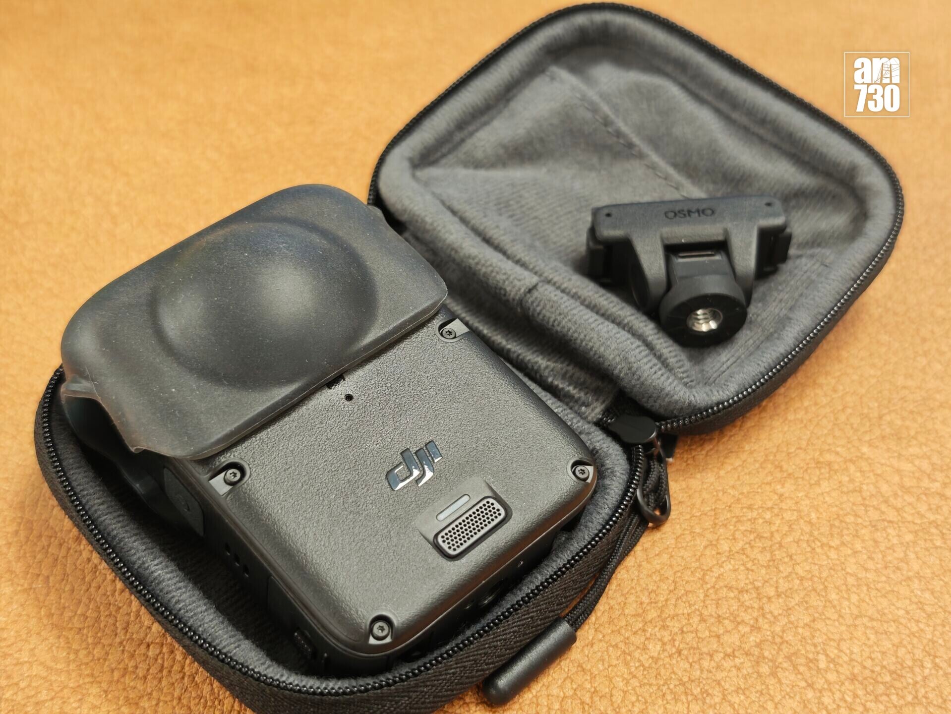 DJI Osmo 360 II收納袋及鏡頭保護蓋。