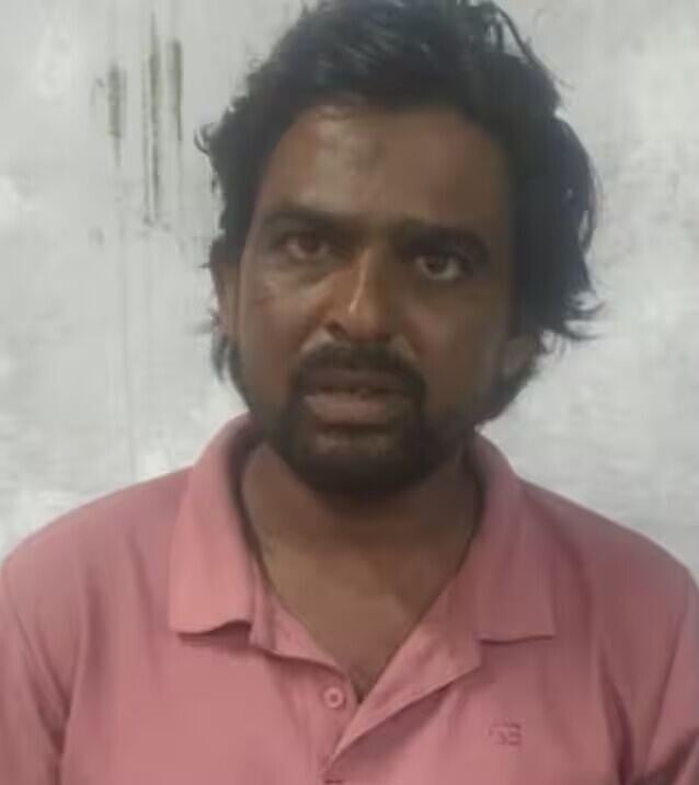技術人員Adityabhan Singh被綁在柱上長達近2個小時獲救。(X)