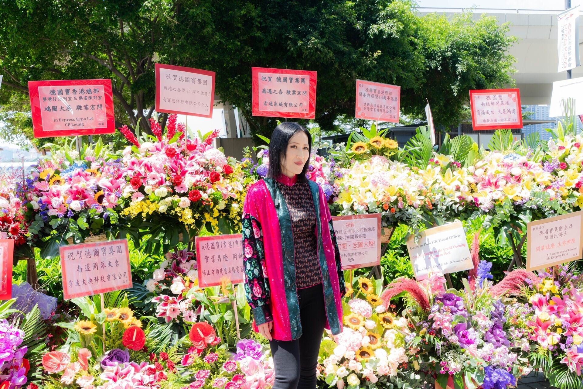 祝賀花牌及花籃擺滿觀塘海濱道成為超級花海 1