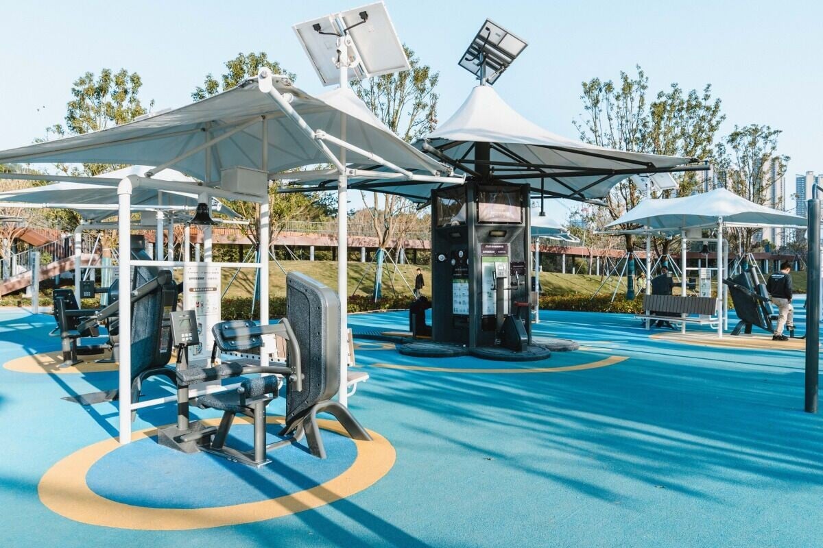 筆架山體育公園有不少智能運動設施,包括5G跑步道、智能健身儀器等。(圖片來源:視覺中國)