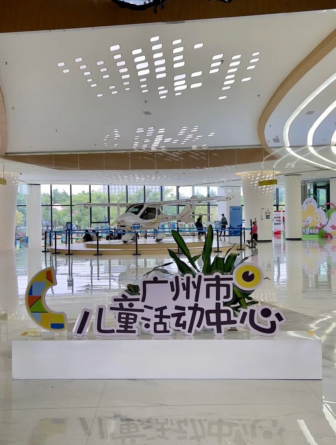 廣州市兒童公園的兒童活動中心,設「小小園長」與「小小體驗官」平台,讓兒童參與公園決策與設計。(圖片來源:小雅幸運星@小紅書)