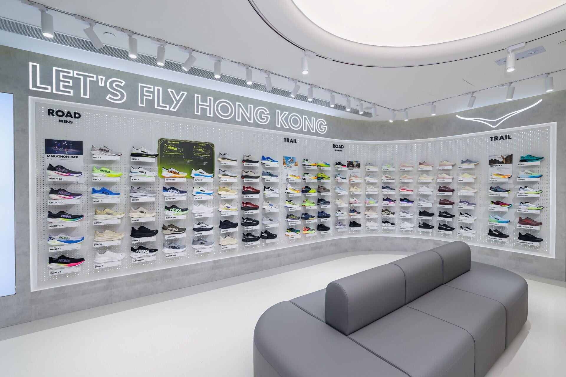 專門店外牆展示品牌標語「FLY HUMAN FLY」,並以「LET’S FLY HONG KONG」為主題