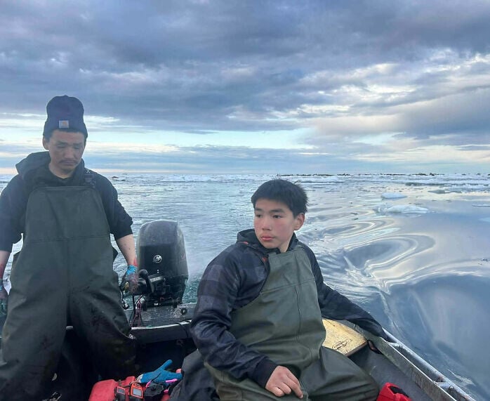 獲救的15歲少年15歲少年Derek Parker Aghnaanga一度嘗試抓住二人遺體