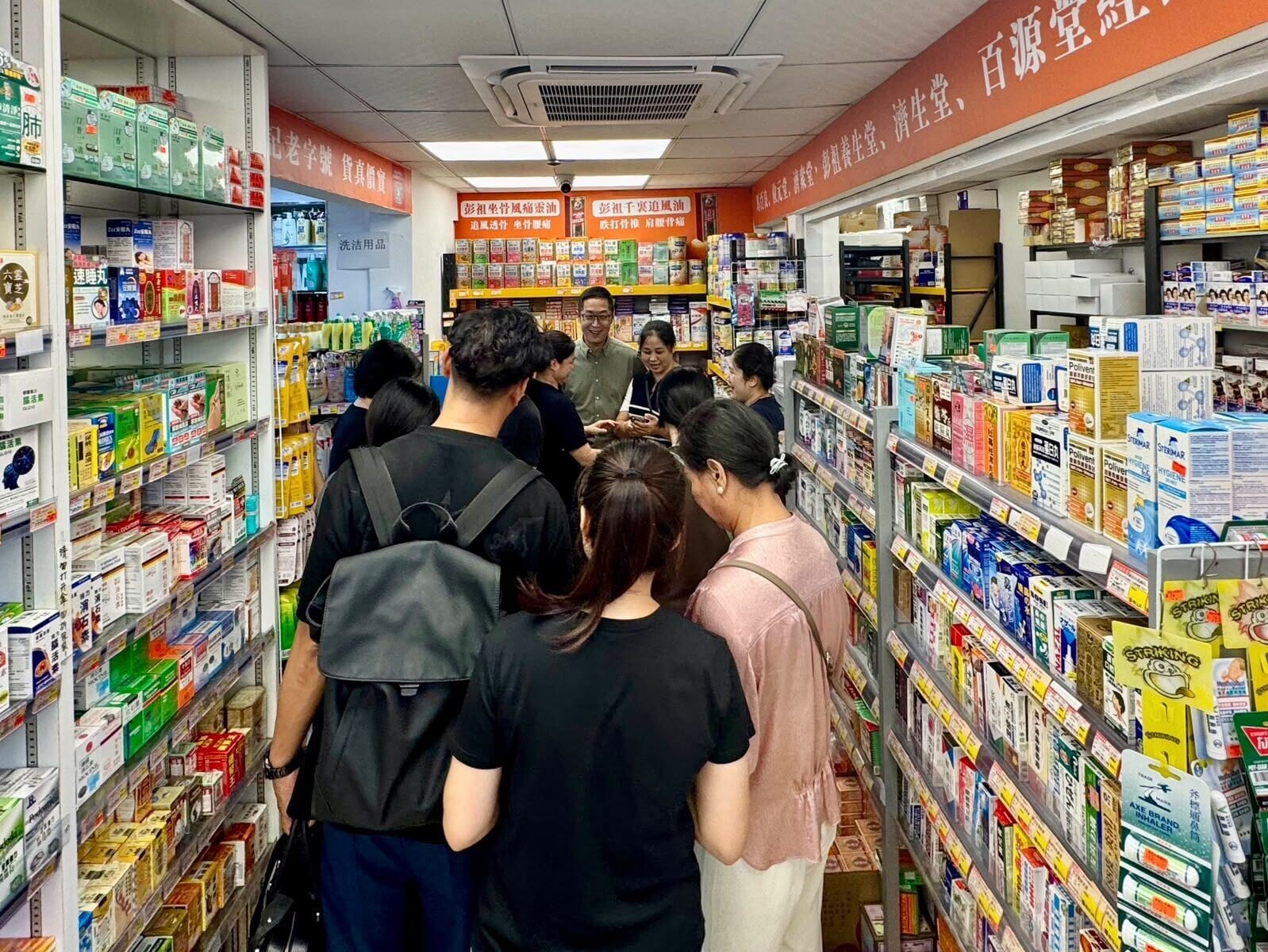 5.馬浚偉到訪沙頭角分銷商引哄動