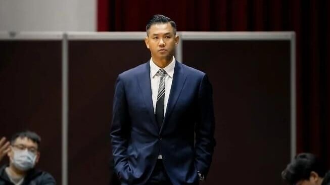 「黑人」陳建州15日在現場觀看 PLG 友誼賽時，突然急性心肌梗塞，隨即安排手術搶救，目前順利完成手術，目前已轉入加護病房持續進行觀察與療養。（圖／翻攝自Facebook）