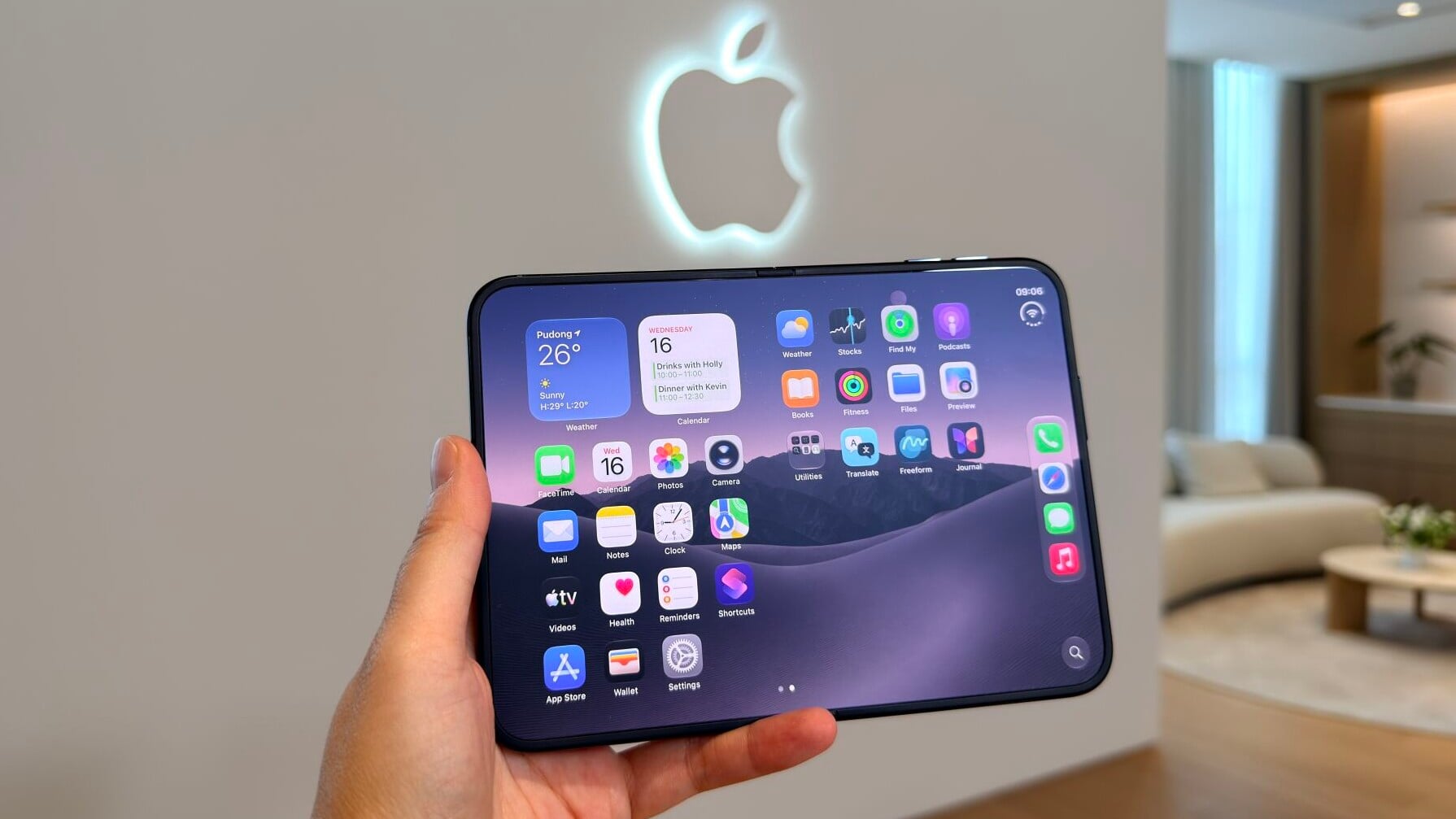 Apple於上海舉行秋季發布會傳媒預覽，試玩iPhone Duo真身。