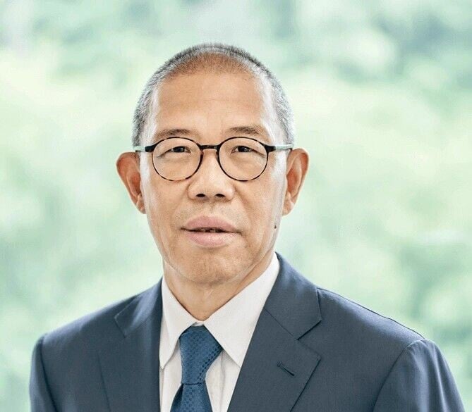 農夫山泉創辦人鍾睒睒則以591億美元位居第五