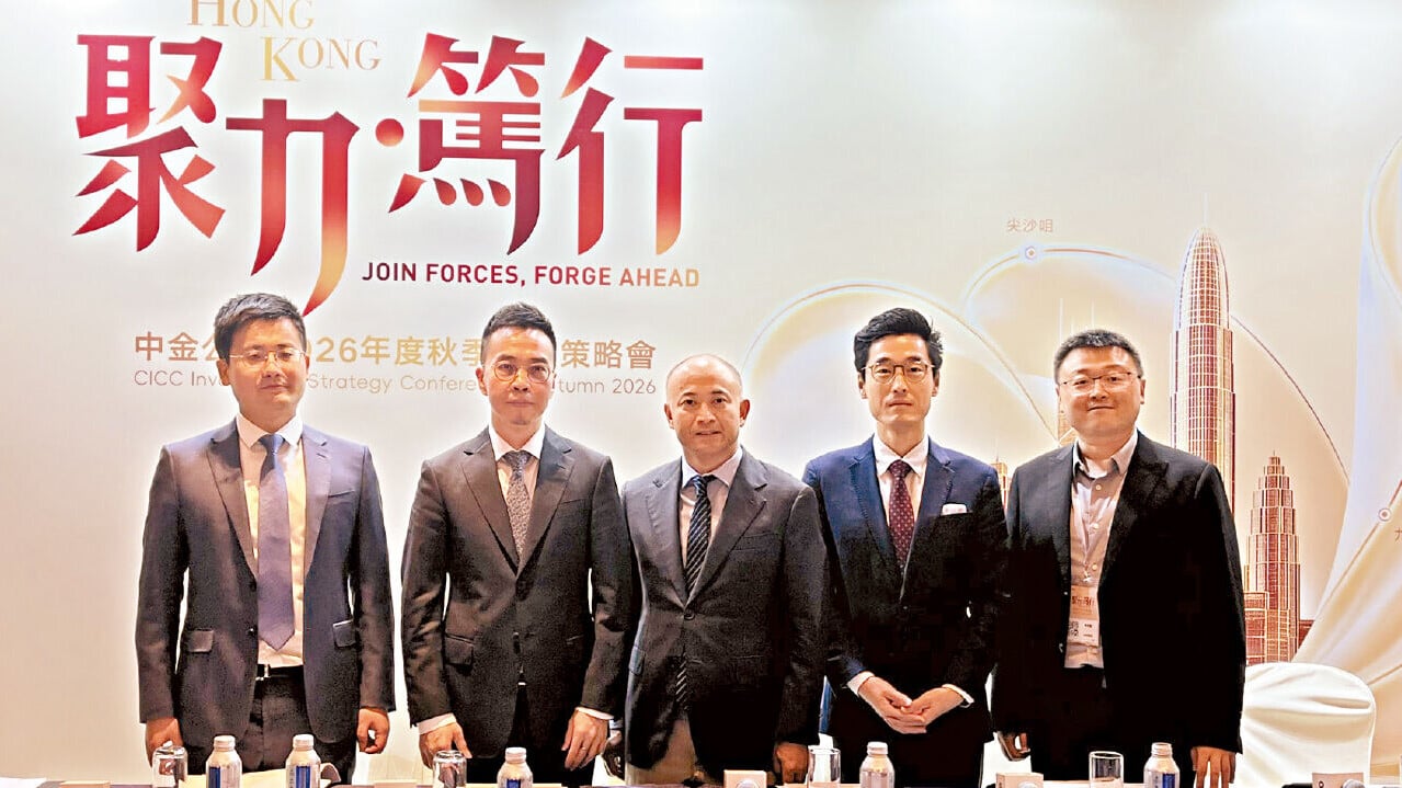 李昭(左一)、繆延亮(中)、劉剛(右二) (am730記者攝)