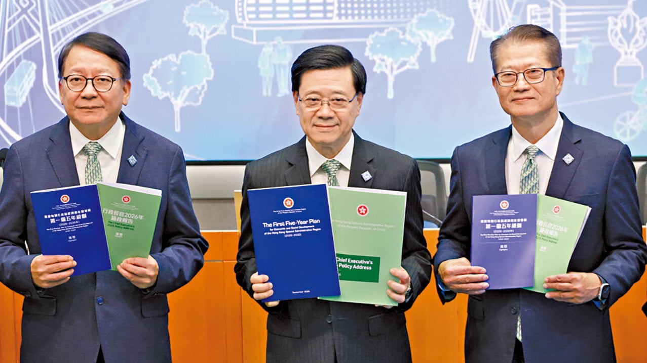 李家超(中)表示，五年規劃不屬個人，而是屬於香港。(吳康琦攝)