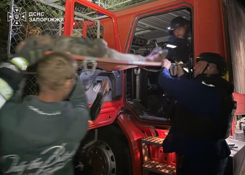 一輛行經南部第聶伯羅彼得羅夫斯克州尼科波爾(Nikopol)附近的客運小巴遭擊中,造成5人死亡、至少7人受傷