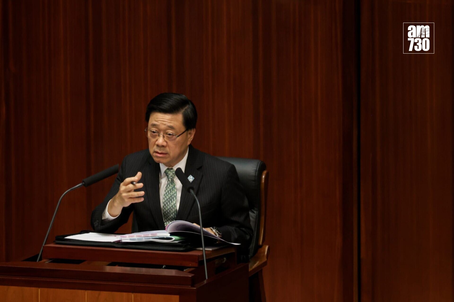 行政長官李家超今日就香港首份五年規劃及施政報告,出席立法會交流答問會(周令知攝)