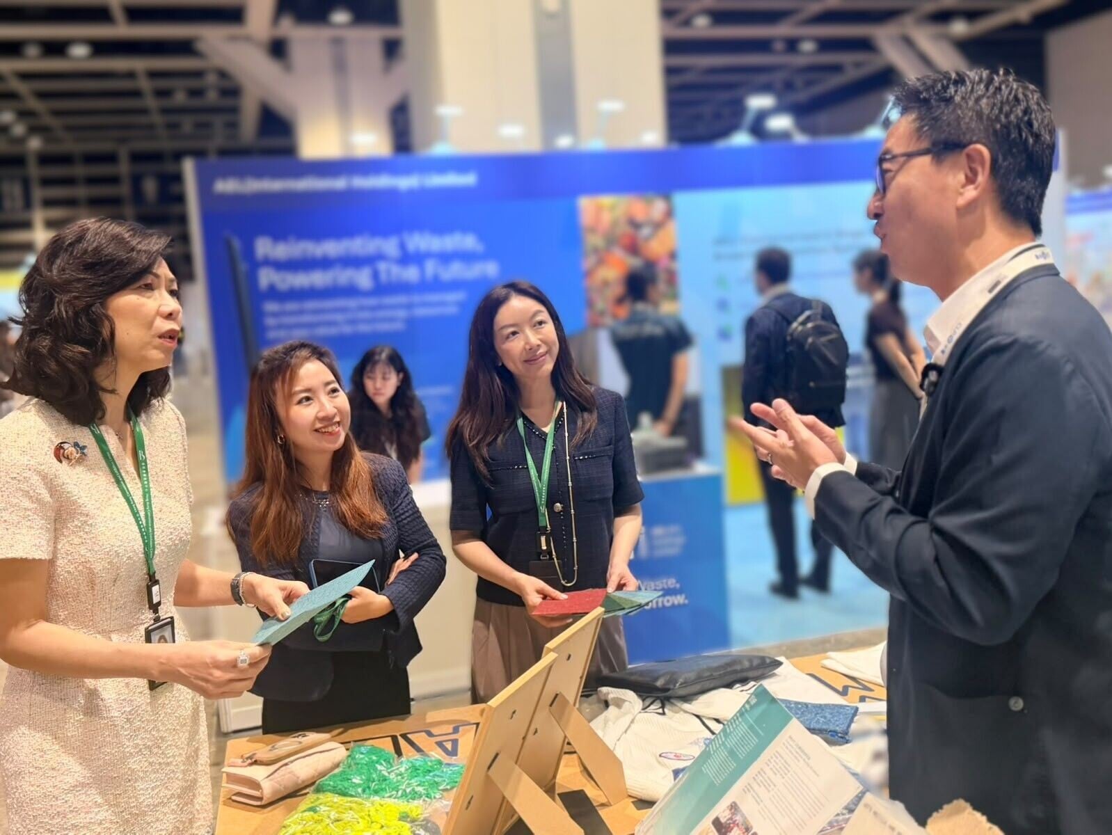 香港會議展覽中心(管理)有限公司董事總經理梅李玉霞女士到訪展覽場地