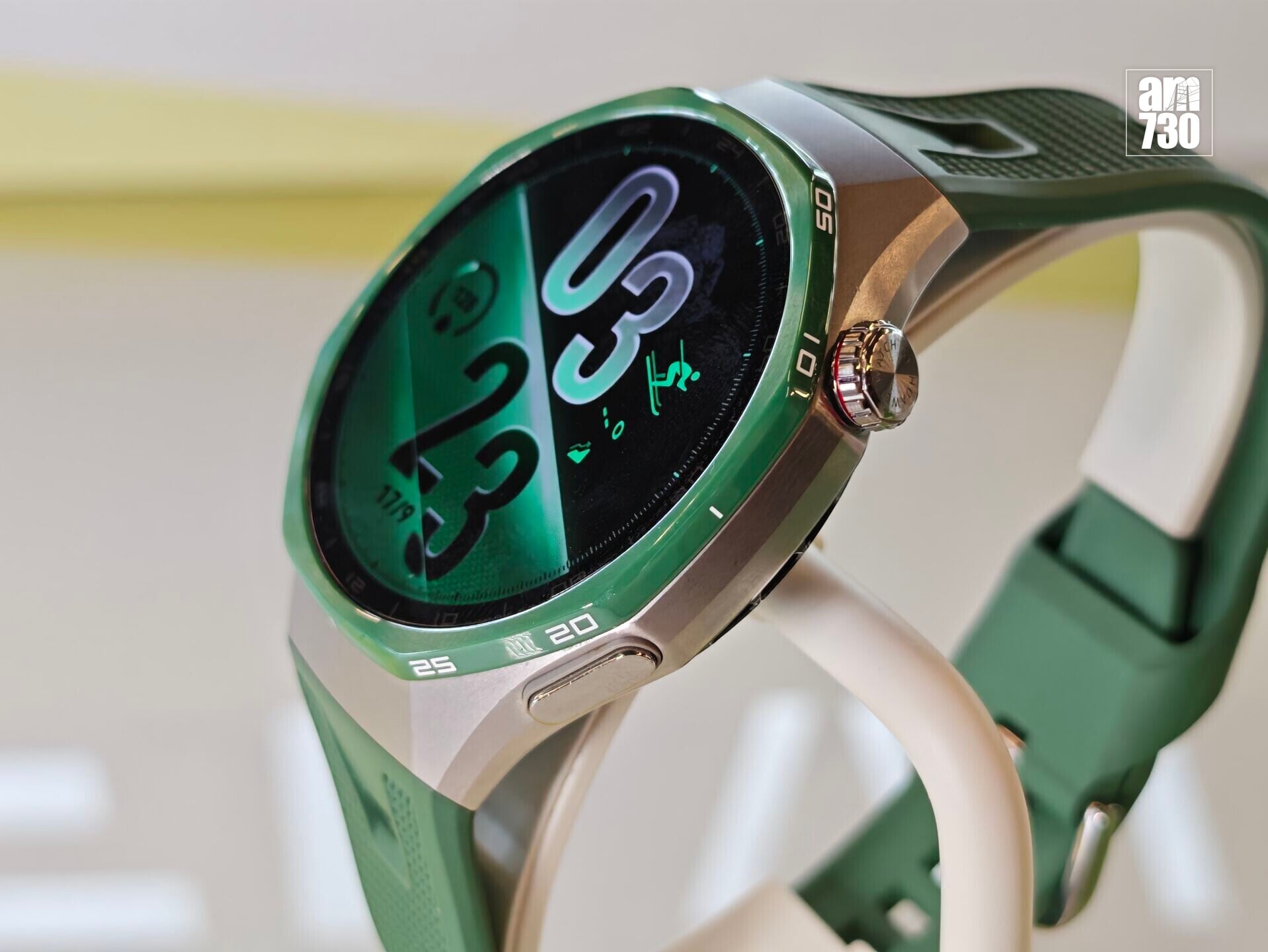 HUAWEI WATCH GT 7 Pro採用納米微晶陶瓷錶圈。