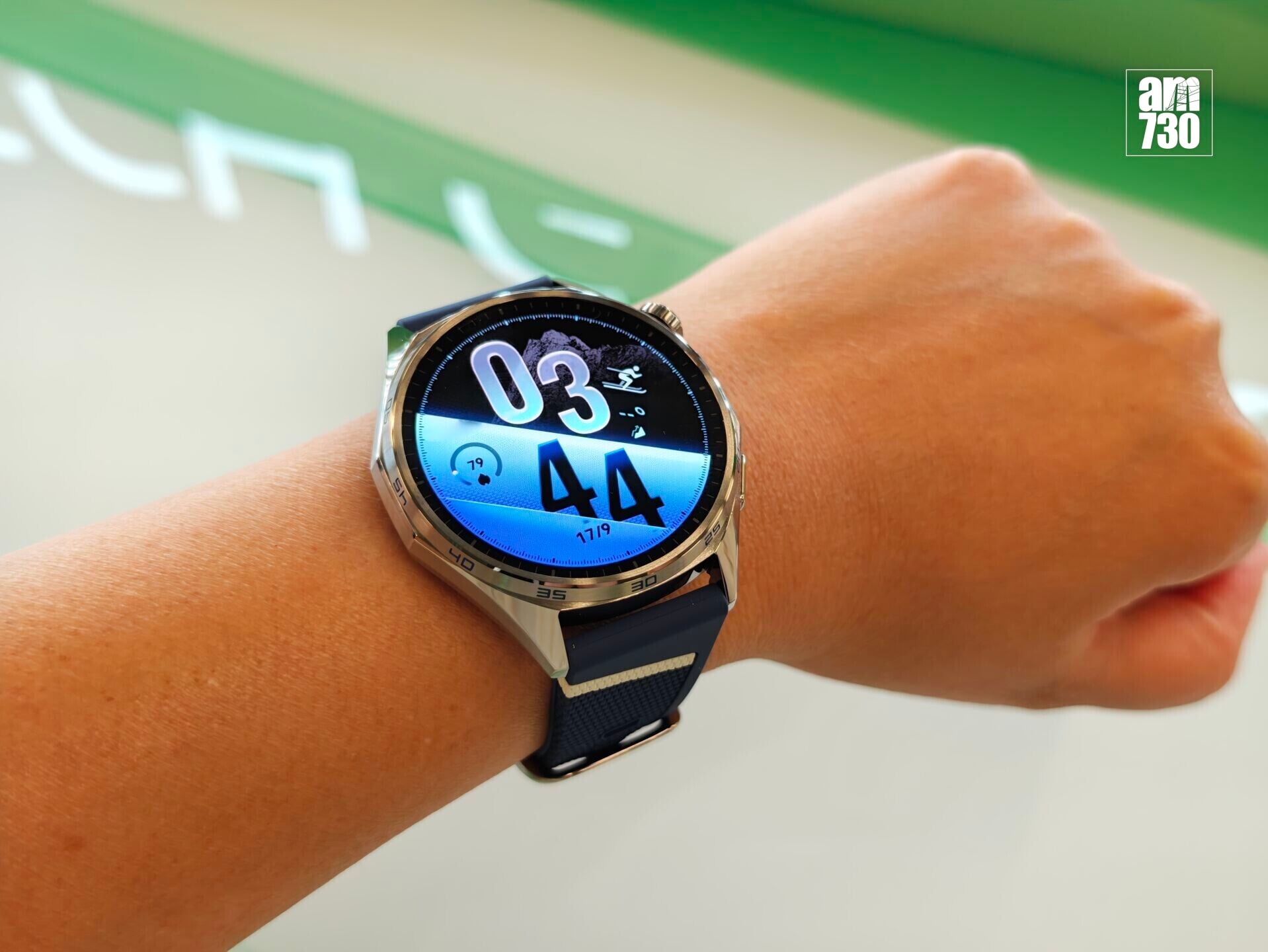 HUAWEI WATCH GT 746mm馳光藍配色。