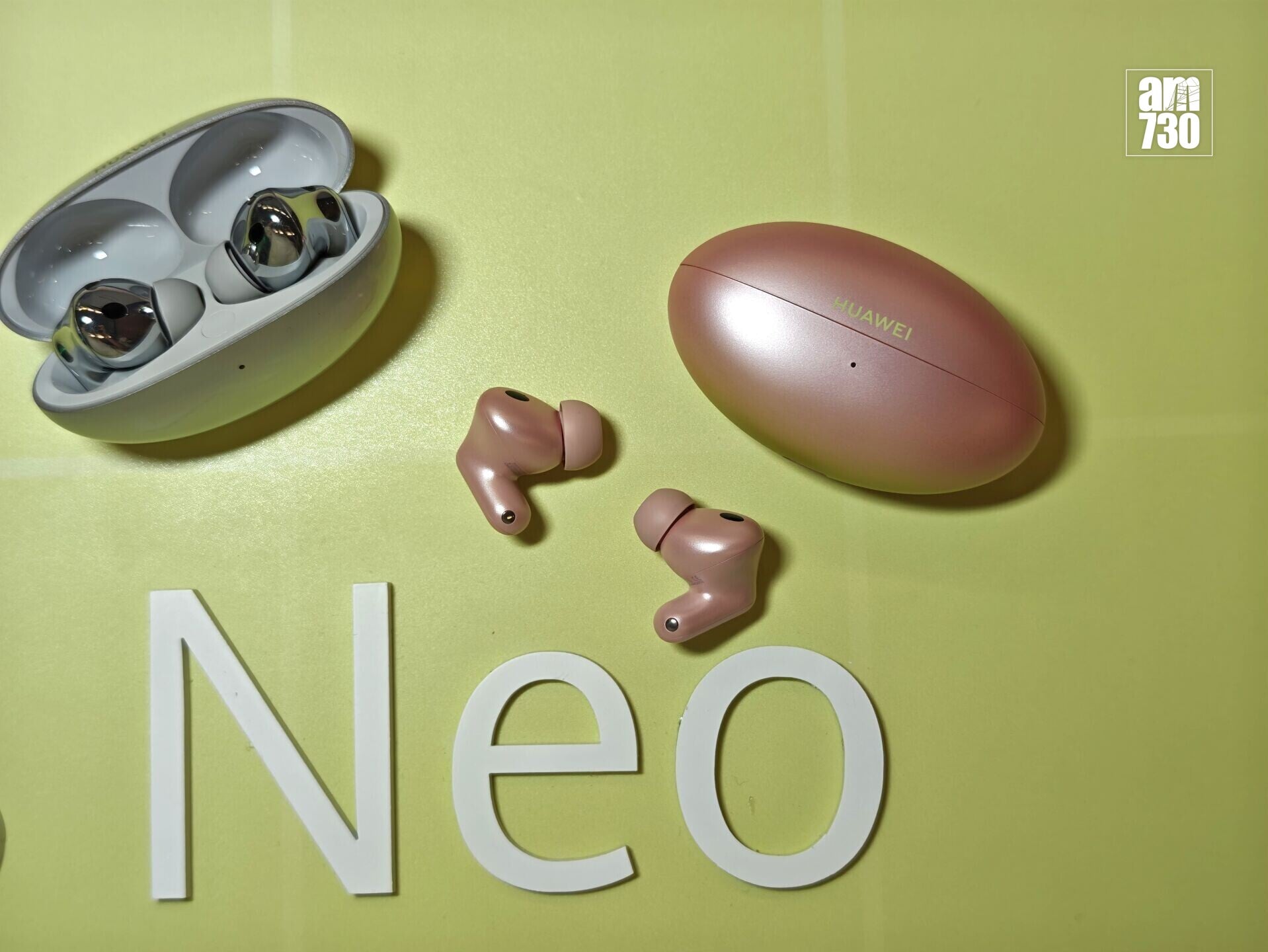 HUAWEI FreeBuds Neo以短柄入耳式設計。
