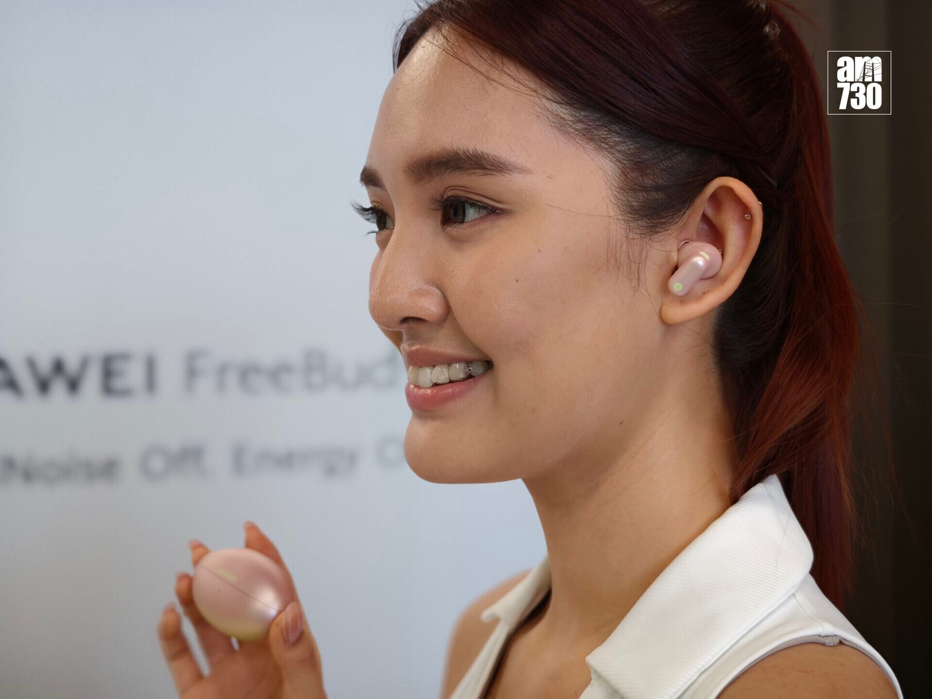 HUAWEI FreeBuds Neo輕巧卻不易跌落。