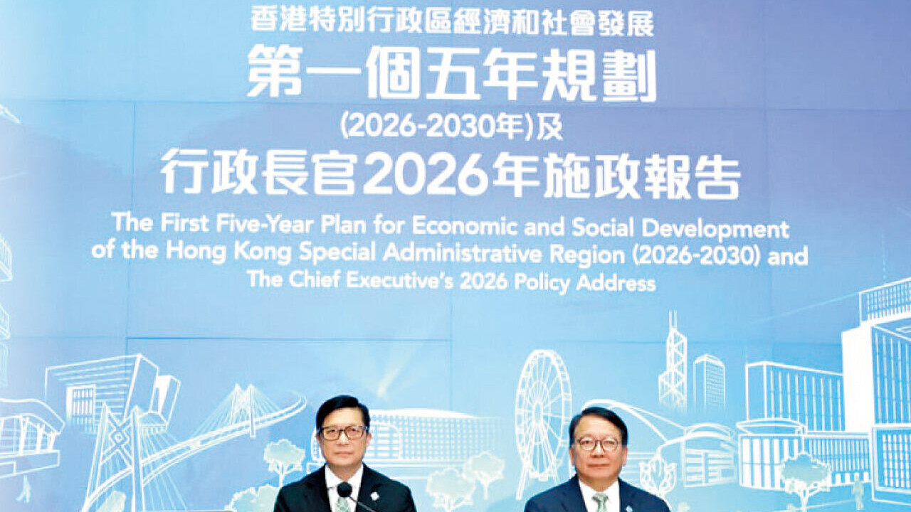 陳國基與鄧炳強昨介紹施政報告提出的措施。(周令知攝)