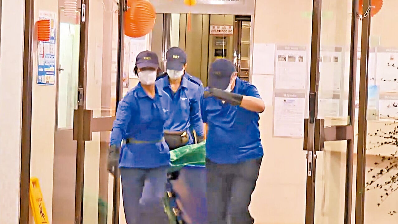 杏花邨發生命案，死者遺體昨凌晨移離現場。