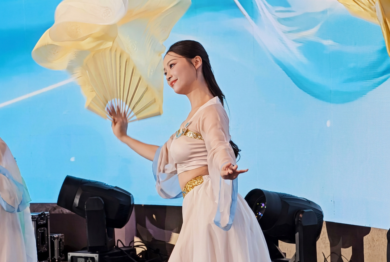 Sophie 舞姿如仙女下凡