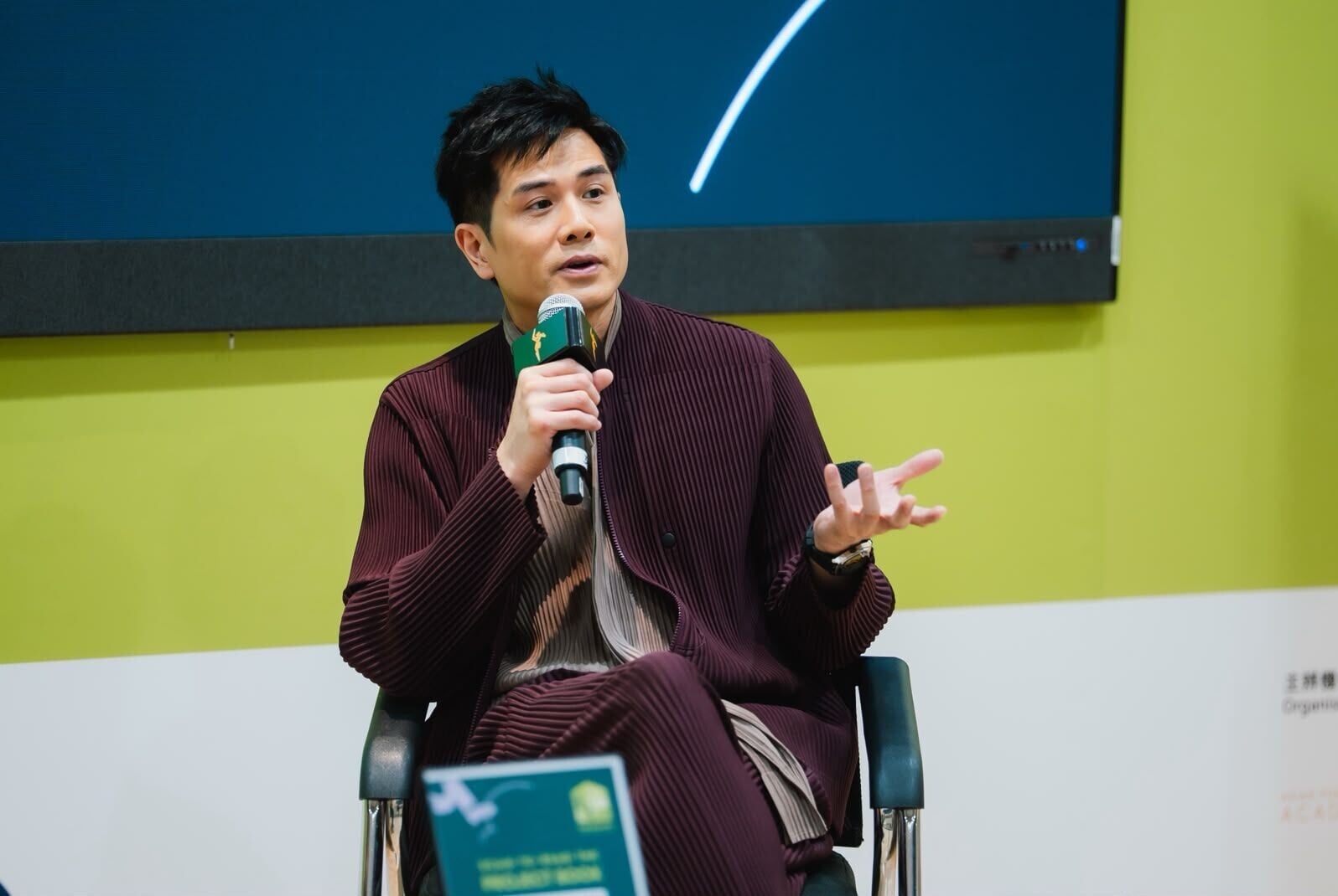 伍允龍謙虛表示,至今自己依然在學習與鍛鍊,演戲本質上是一個交流的過程,學懂如何與自己、對手及導演溝通並互相理解,是成為優秀製作人非常關鍵的一步